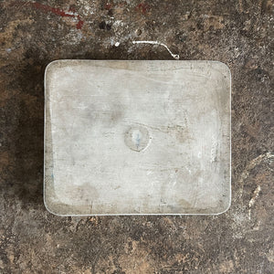 A rare pre 1938 Antique Porcelain Slab measuring 12.5 x 10.5 cm listing 5 columns of Atomic Weights by the German makers D.R.G.M.  The Porcelain Slab is in excellent condition for its age with clear unfaded text - SHOP NOW - www.intovintage.co.uk