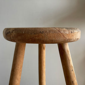 A nice and clean Vintage Elm provincial milking Stool. Good natural colour.  - SHOP NOW - www.intovintage.co.uk