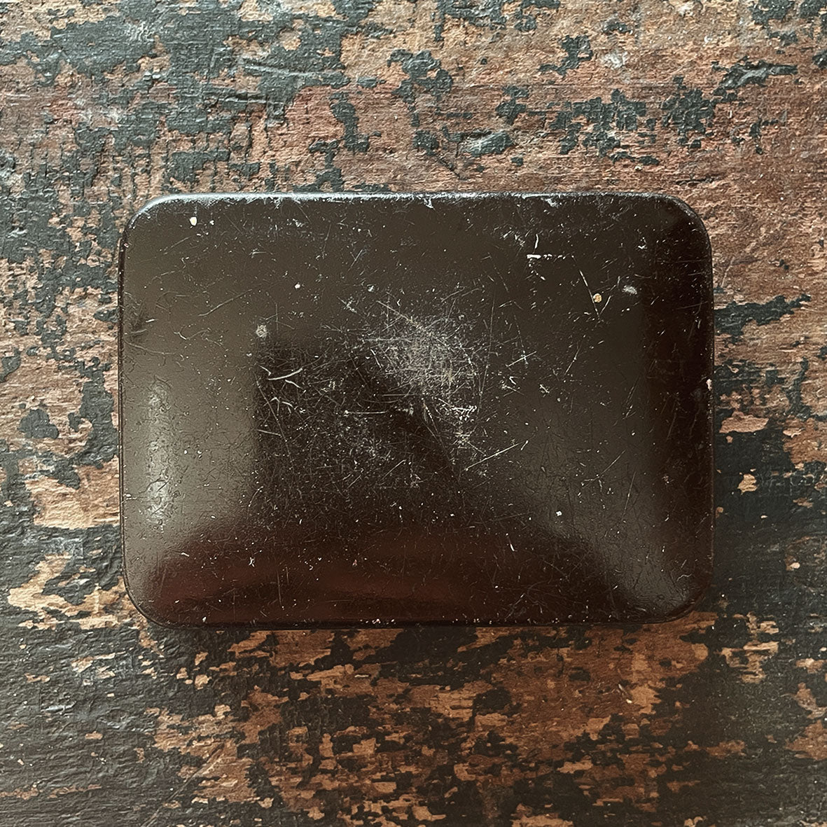 A fresh looking vintage Afrikander Ready Rubbed Flake Tin from the 1930s with a great colours and graphics to the front and inside hinged lid - SHOP NOW - www.intovintage.co.uk