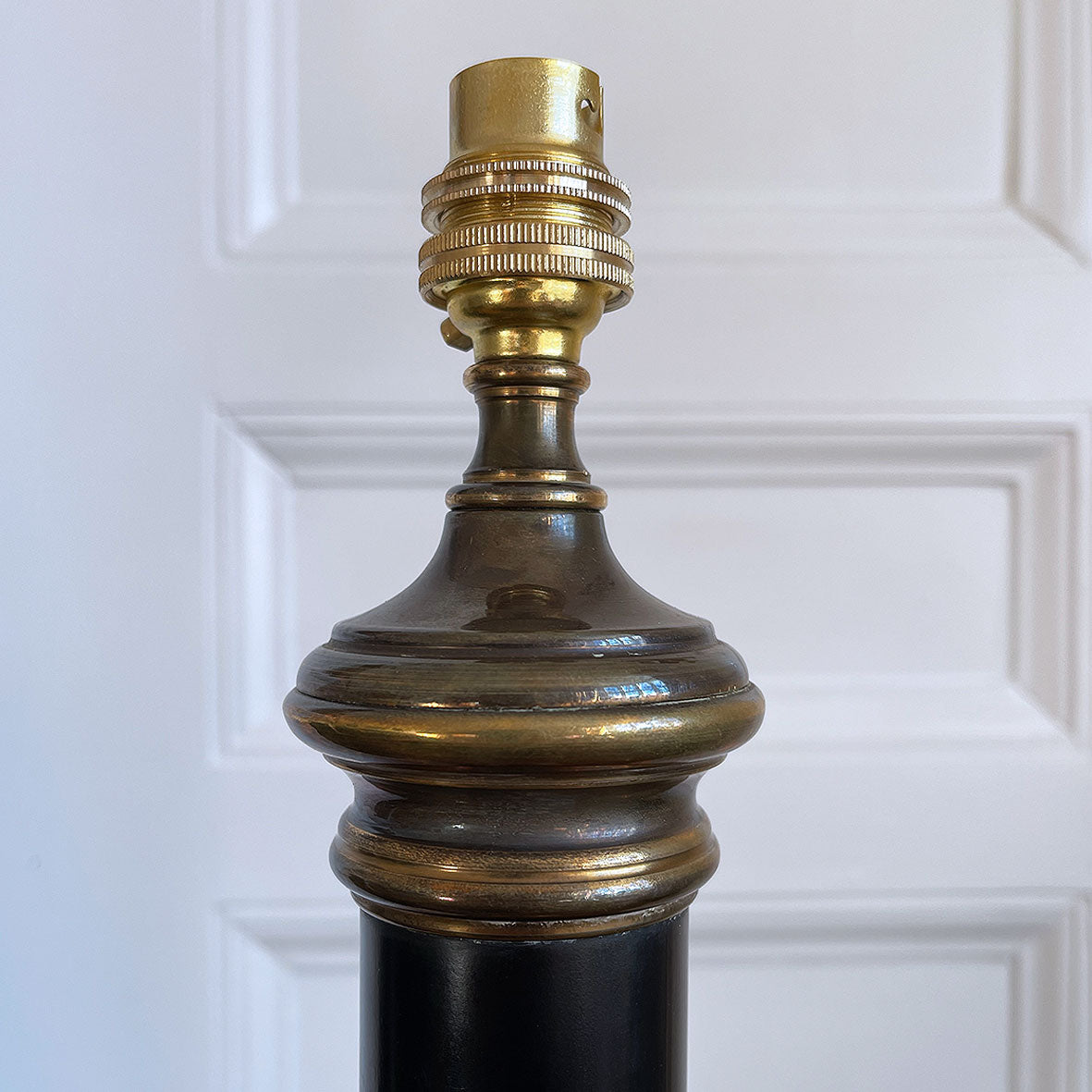 A Classical Column Table Lamp