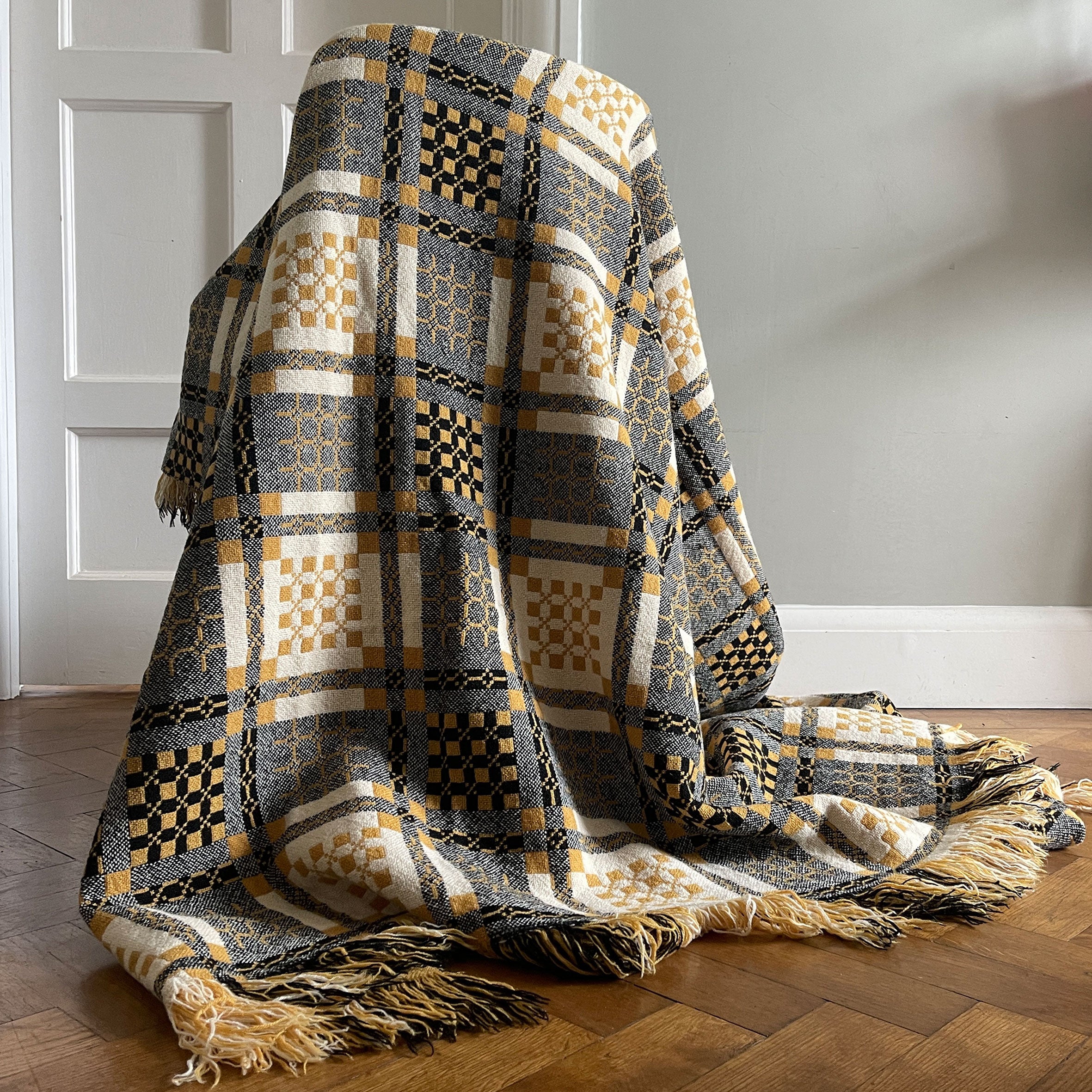 A Vintage Pure Wool Welsh Tapestry Blanket