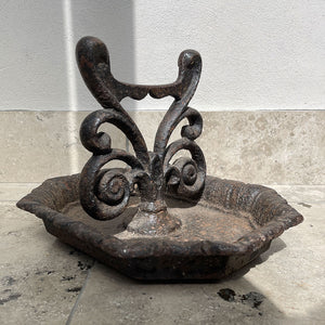 Very nice, Victorian, solid cast iron boot scraper. Can be secured via the holes in the base plate or left free standing. Would add a touch of class to any exterior doorway, be it a front door or a boot room/garden door way - SHOP NOW - www.intovintage.co.uk