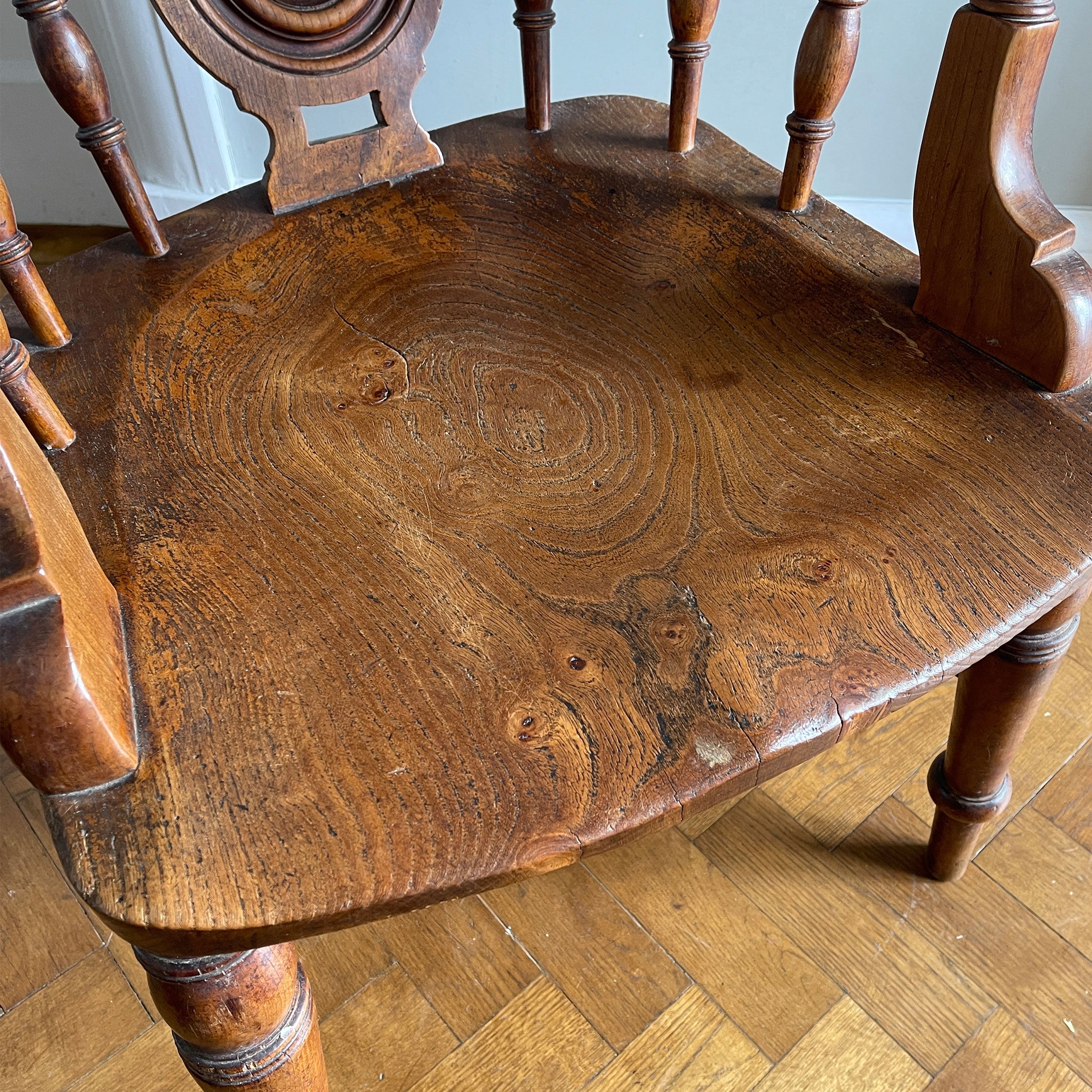 A sturdy, Elm and Yew wood Smoker's Bow.Great colour with superb wear to the arms and seat. A carved bullion support with nicely turned spindles and runners - SHOP NOW - www.intovintage.co.uk