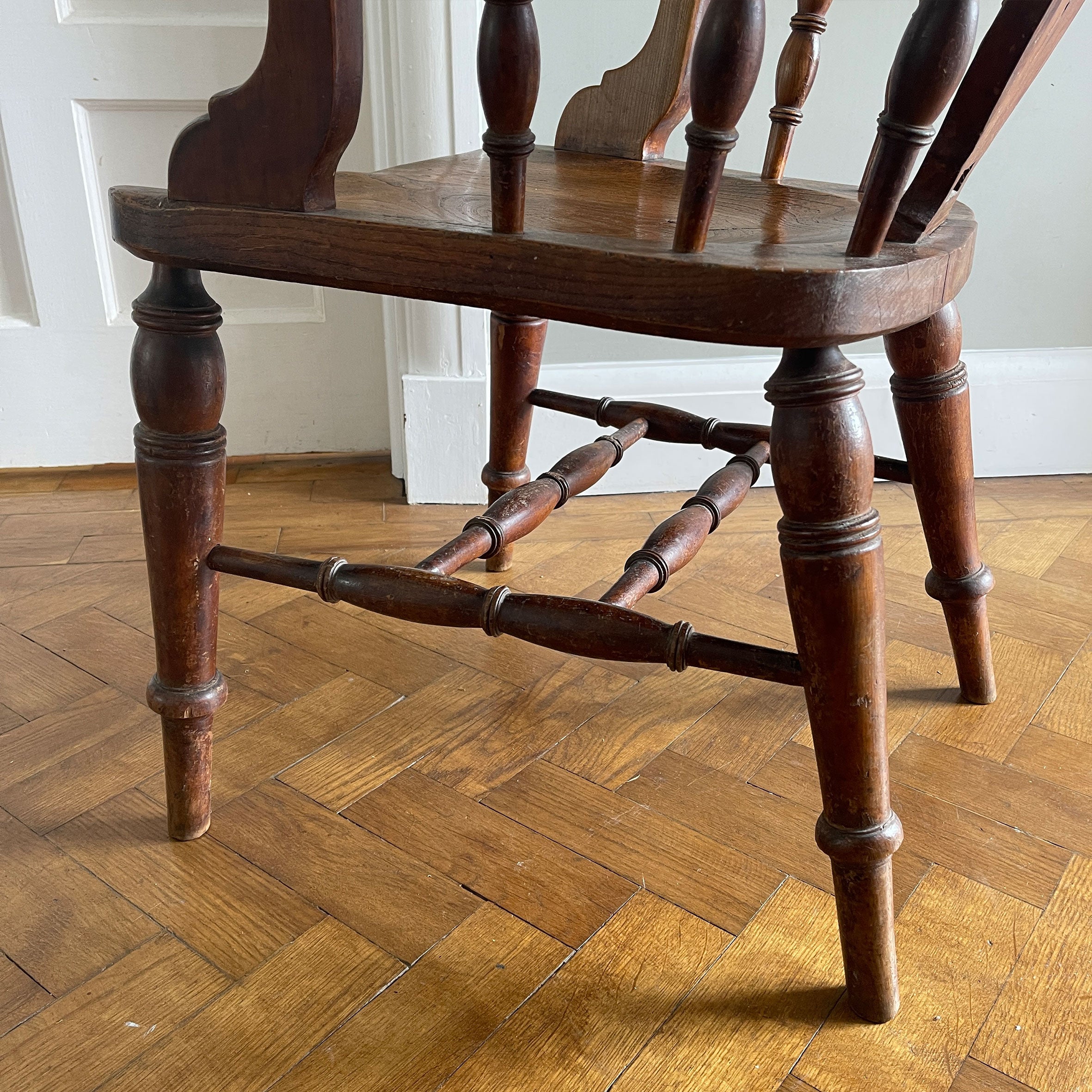 A sturdy, Elm and Yew wood Smoker's Bow.Great colour with superb wear to the arms and seat. A carved bullion support with nicely turned spindles and runners - SHOP NOW - www.intovintage.co.uk