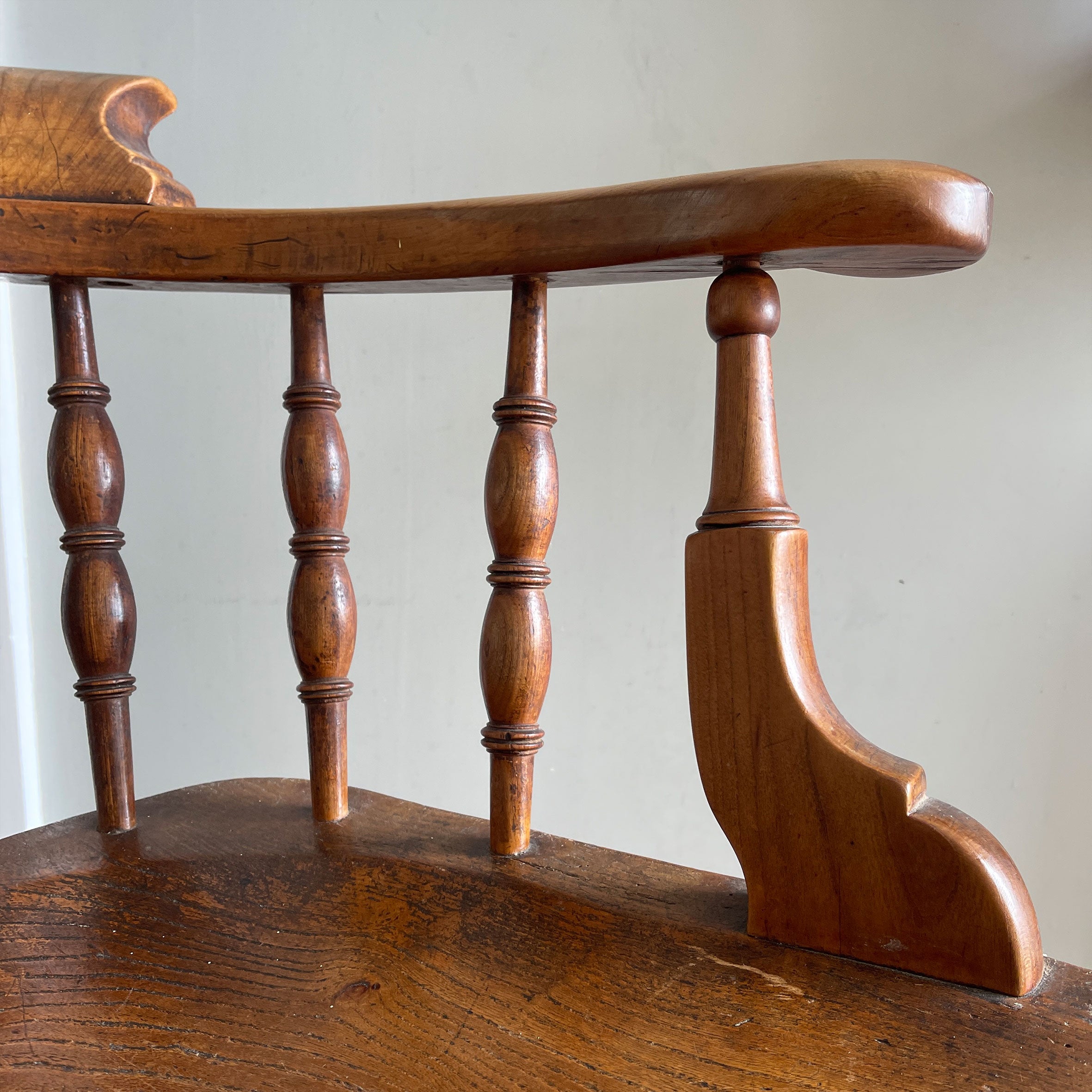 A sturdy, Elm and Yew wood Smoker's Bow.Great colour with superb wear to the arms and seat. A carved bullion support with nicely turned spindles and runners - SHOP NOW - www.intovintage.co.uk