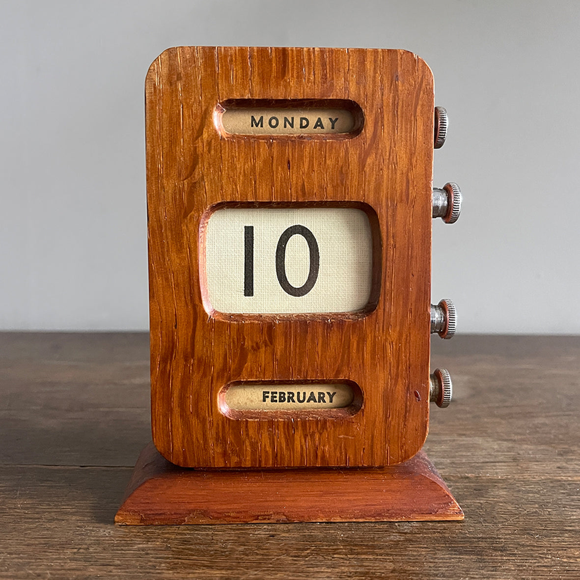 A Mid Century Perpetual Desk Calendar - IntoVintage.co.uk – Intovintage ...