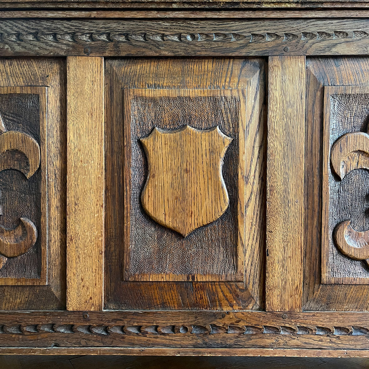 A solid oak chest with fleur de lis and shield carving to the front. Very solid and very heavy! Perfect for a large flat screen TV or for the hallway to keep your boots and shoes in. COMPOSITION: Solid Oak DIMENSIONS: (L) 93.5cm (W) 32cm (H) 59cm - SHOP NOW - www.intovintage.co.uk