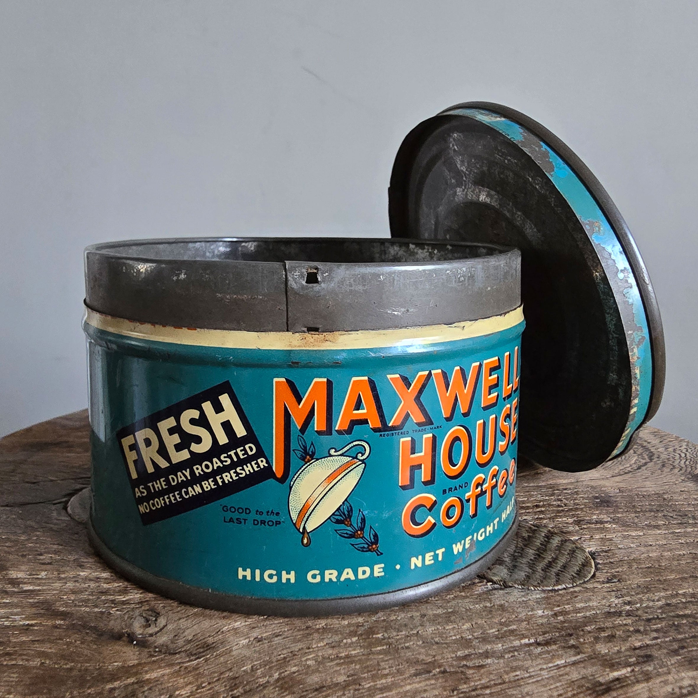 A good looking vintage Maxwell House Coffee Tin. Great colours and graphics