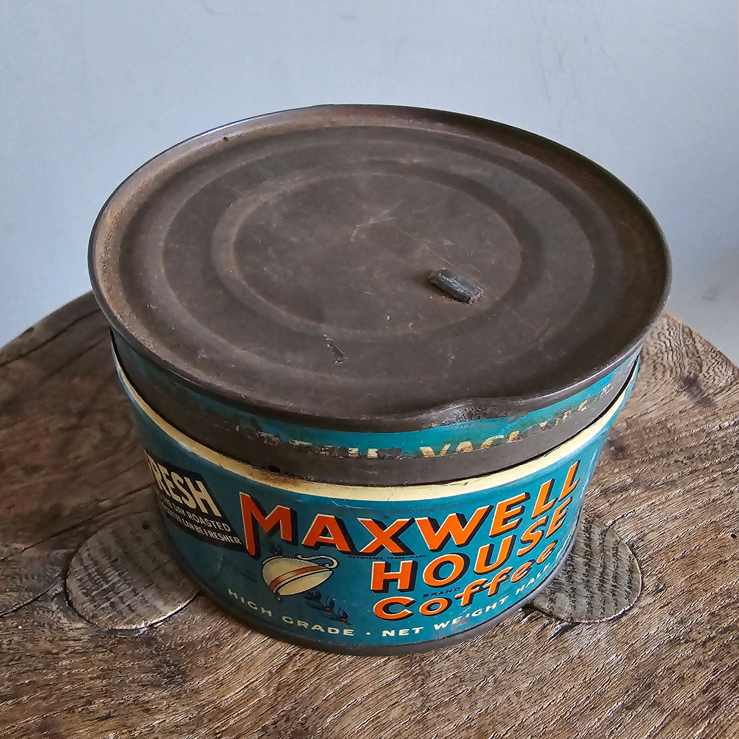 A good looking vintage Maxwell House Coffee Tin. Great colours and graphics