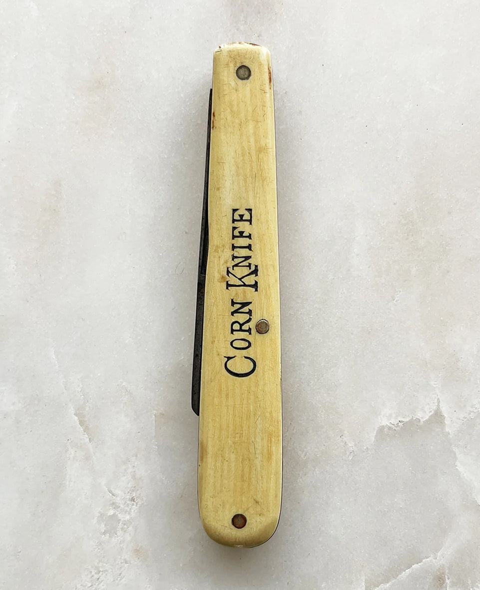 An Antique Waterfall celluloid handle scales, the front is etched CORN KNIFE. High carbon steel spey style blade with long nail pull and finger groove. Brass liners and handle pins. High quality antique pocket knife. Superb condition with a nice patina - SHOP NOW - www.intovintage.co.uk