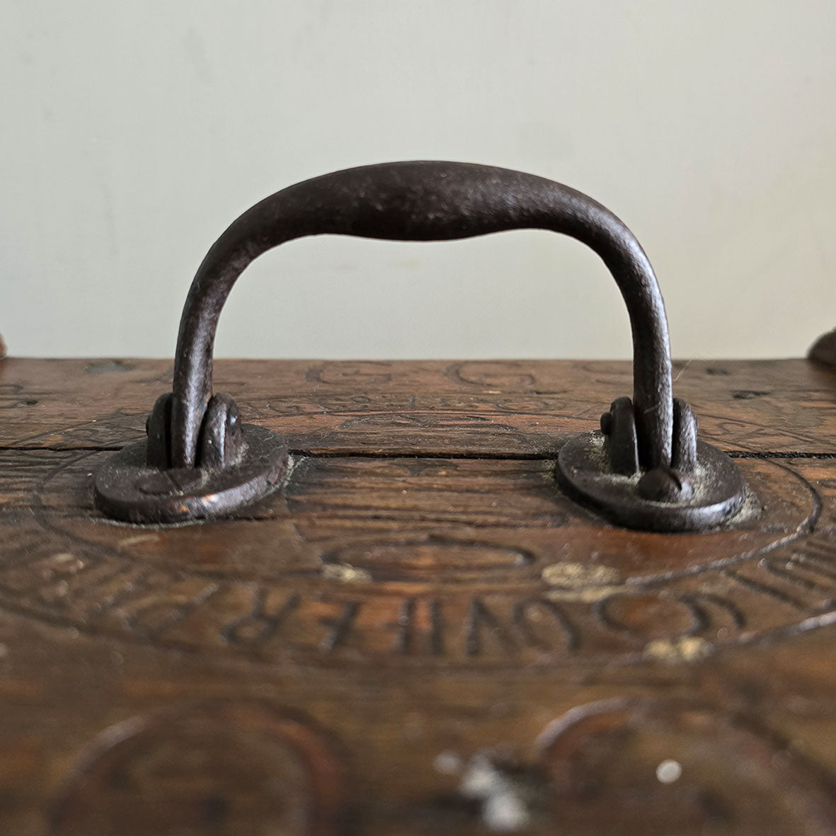 This is one of the best Egg Boxes we have ever seen. Fantastic stamped typography to the front and back with perfectly aged ironwork, and a beautiful honey tone to the woodwork. Clucking fantastic! - SHOP NOW - www.intovintage.co.uk