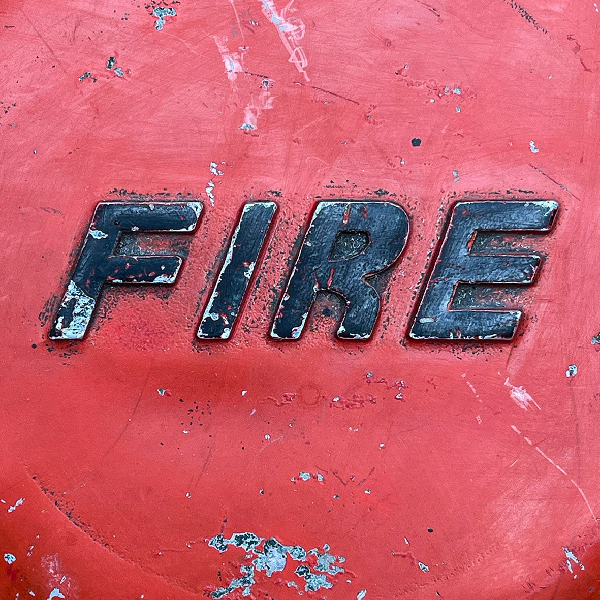 Vintage Hand-Cranked Fire Alarm. Makes a HUGE sound and looks good on the wall too! Great for waking up teenagers or gathering the family for dinner! SHOP NOW - www.intovintage.co.uk