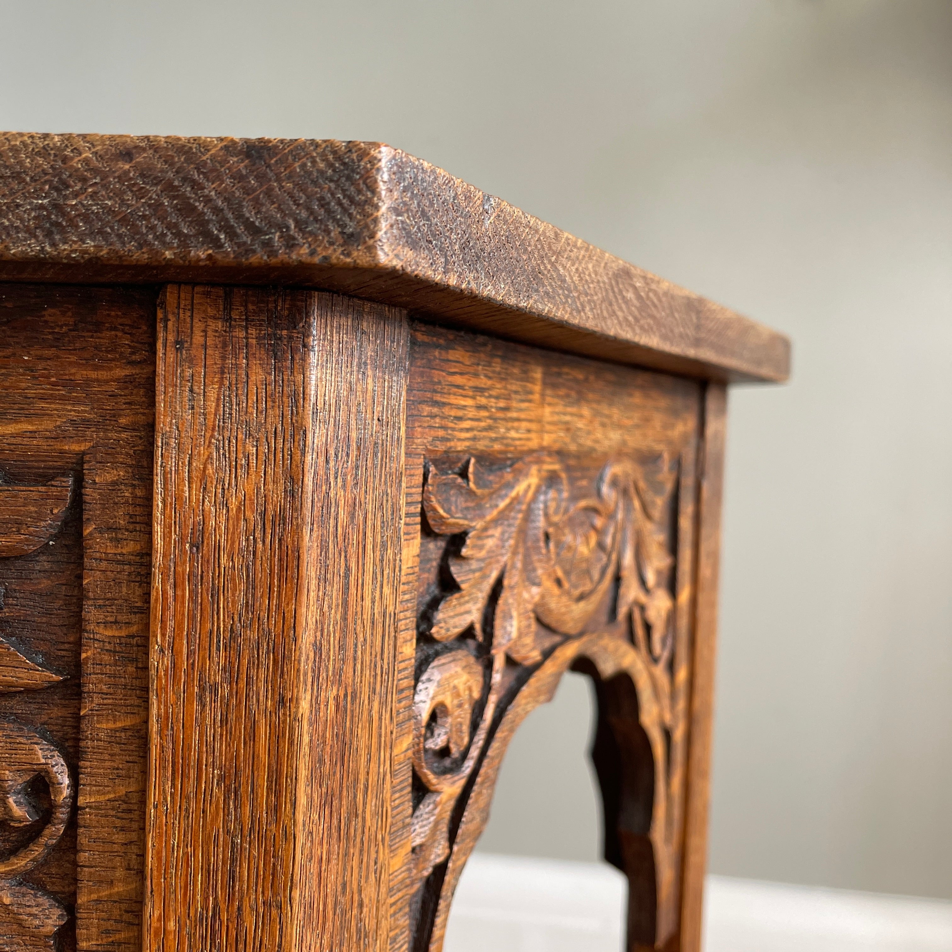 A good looking Carved Oak Side Table. The hexagonal top sees a beautiful hand-carved decorative leaf border with further carving to each of the six side panels. 