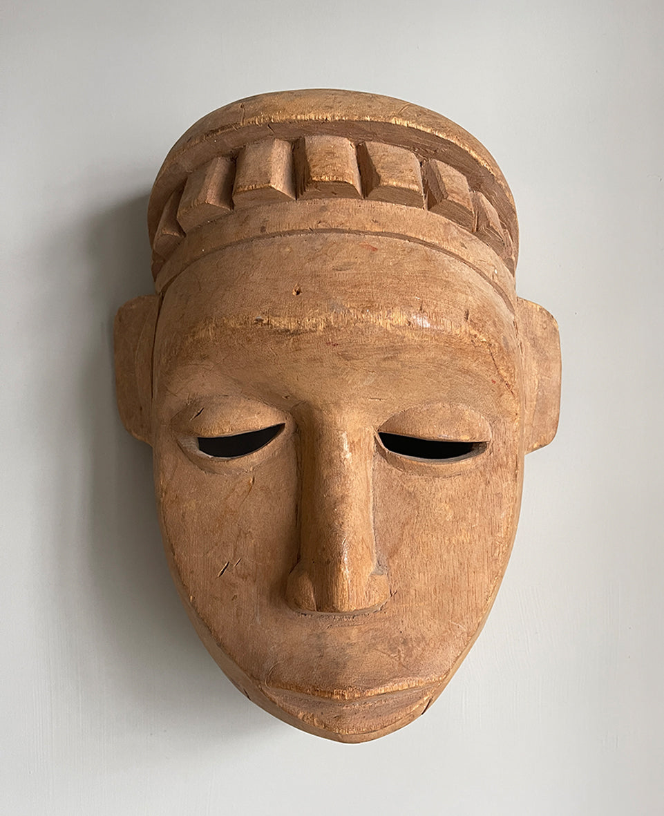 A good looking Tribal Mask. The face has a beautiful simplicity to it with slit eyes and a prominent nose. A stylised crown sits atop of the head. finely carved with a natural finish - SHOP NOW - www.intovintage.co.uk