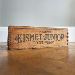 A clean example of a Kismet Junior Foot Pump Box. Great typography to the sides. - SHOP NOW - www.intovintage.co.uk