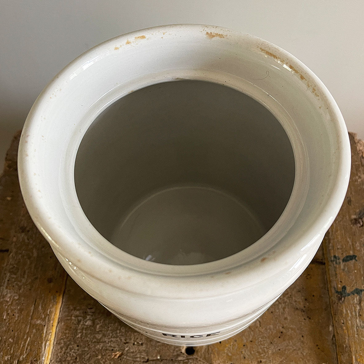 A large vintage white ironstone banded rice jar with lid. Marked '4' to the base. - SHOP NOW - www.intovintage.co.uk