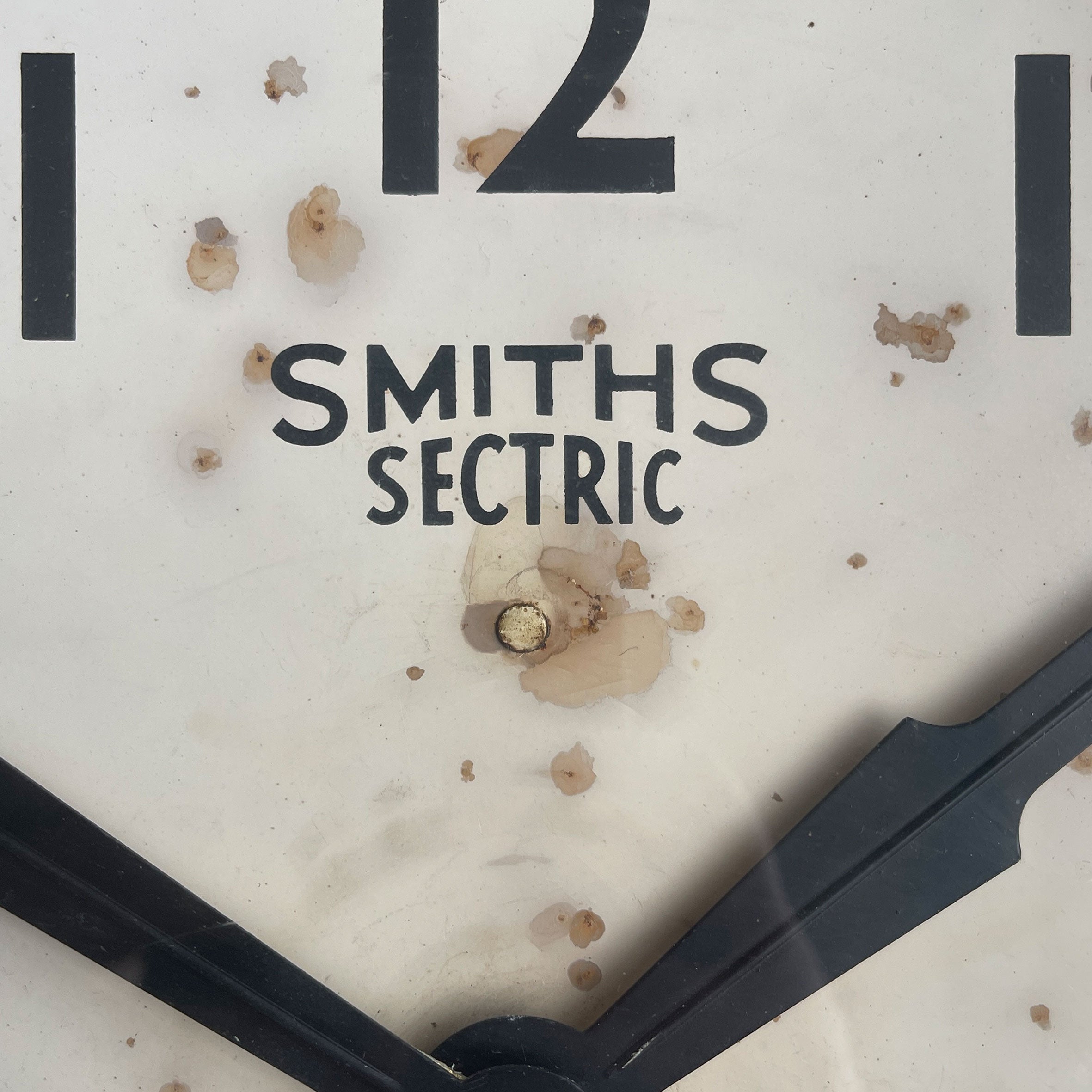 A Vintage Smith's 'Sectric' Clock - IntoVintage.co.uk – Intovintage.co.uk