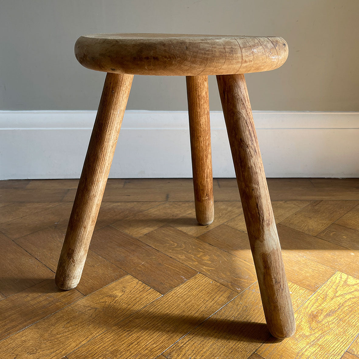 A nice and clean Vintage Elm provincial milking Stool with round seat. Good natural colour - SHOP NOW - www.intovintage.co.uk