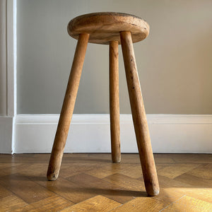 A nice and clean Vintage Elm provincial milking Stool. Good natural colour.  - SHOP NOW - www.intovintage.co.uk