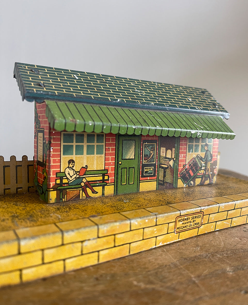A Vintage tin plate Hornby Tin Station in a lovely bright condition. - SHOP NOW - www.intovintage.co.uk