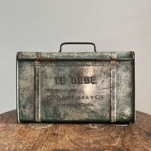 A 'Te Bebe' Trunk Tea Tin