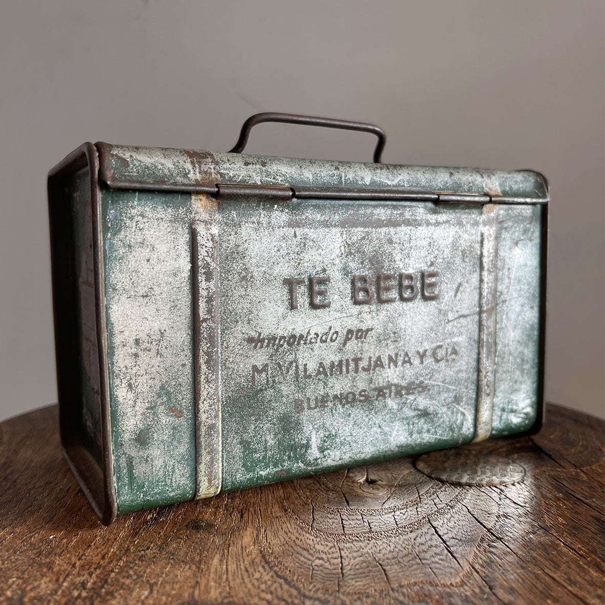 A 'Te Bebe' Trunk Tea Tin