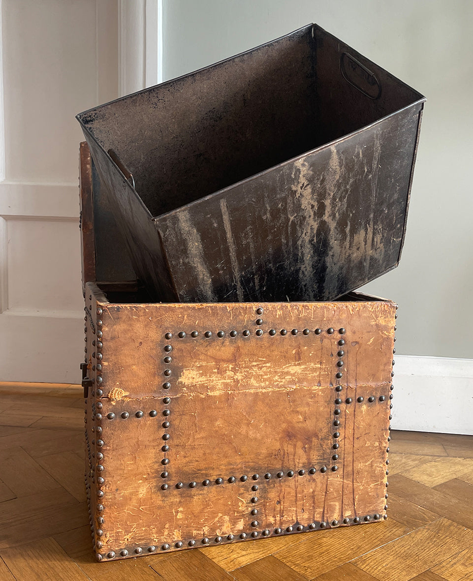 A stunning leather clad and brass studded Wine Chest with a great aged look, wear and colour. It has a hinged and barrel top with sturdy brass handle on each side. Inside sees an inner metal bin with handy handles making it easy to remove. Will hold 12 bottles of wine - SHOP NOW - www.intovintage.co.uk