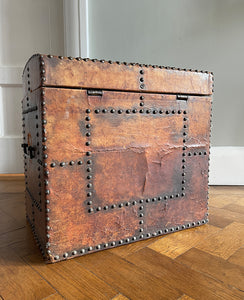 A stunning leather clad and brass studded Wine Chest with a great aged look, wear and colour. It has a hinged and barrel top with sturdy brass handle on each side. Inside sees an inner metal bin with handy handles making it easy to remove. Will hold 12 bottles of wine - SHOP NOW - www.intovintage.co.uk