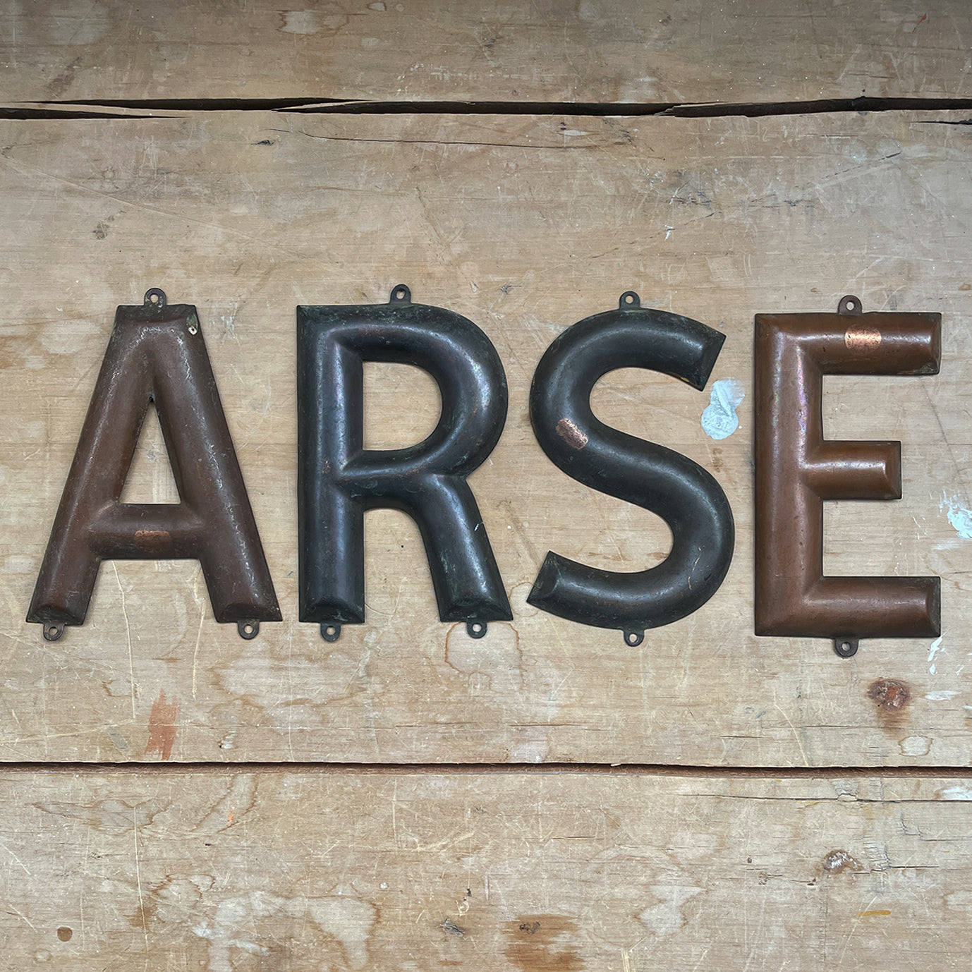 A selection of ten Vintage Copper Letters. Each one has small eyelets making them easy to hang on the wall. Lovely aged colour and patina to each. What words will you make?!! The collection consists of... 1xA 2xE 2xI 1xN 2xR 2xS - SHOP NOW - www.intovintage.co.uk