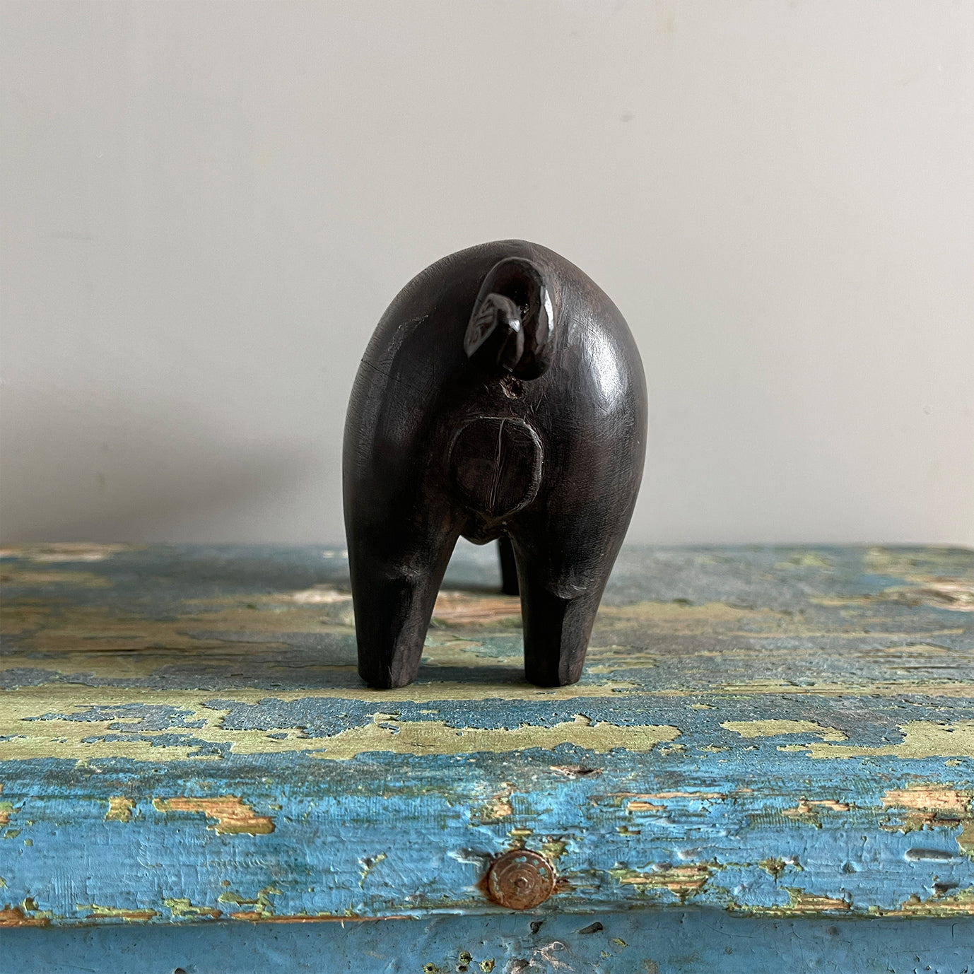 A superb tribal carving of a wild boar. He has a fantastic strong look to him, with a Mohican like mane, super curly tail with snakes head detail carved in. A very fine specimen! SHOP NOW - www.intovintage.co.uk