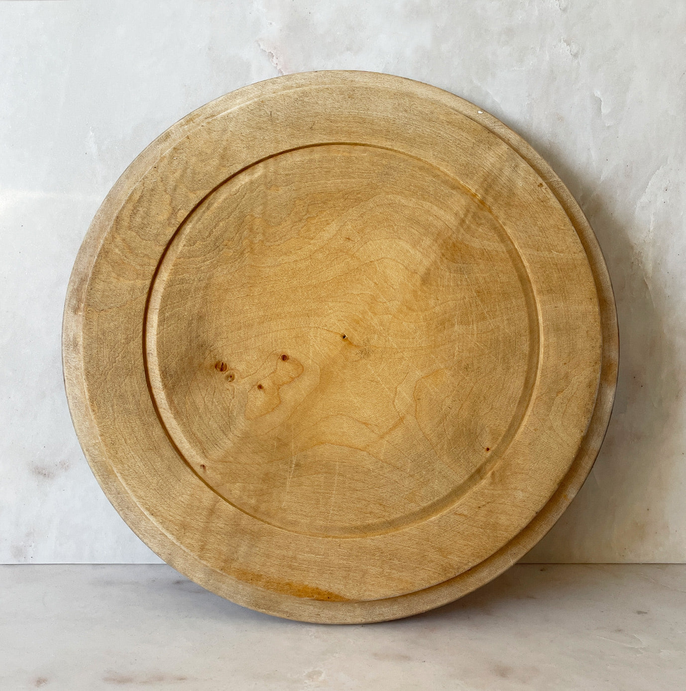 A 20th C Breadboard with pretty clover and leaf carved detail to the edge with a reeded profile. Nice wear to the main board and still nice and flat with no warping - SHOP NOW - www.intovintage.co.uk
