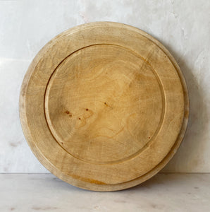 A 20th C Breadboard with pretty clover and leaf carved detail to the edge with a reeded profile. Nice wear to the main board and still nice and flat with no warping - SHOP NOW - www.intovintage.co.uk