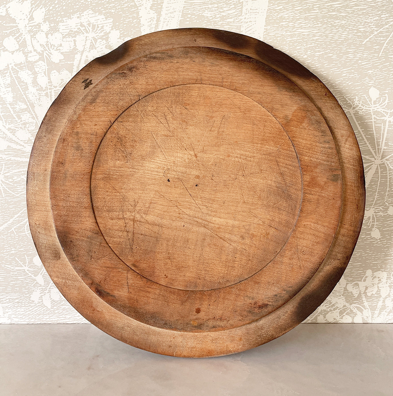 Nice early 20th c breadboard with pretty oak leaf carved detail to the edge. Nice wear to the main board and still nice and flat with no warping SHOP NOW - www.intovintage.co.uk