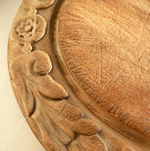Nice early 20th c breadboard with pretty oak leaf carved detail to the edge. Nice wear to the main board and still nice and flat with no warping SHOP NOW - www.intovintage.co.uk