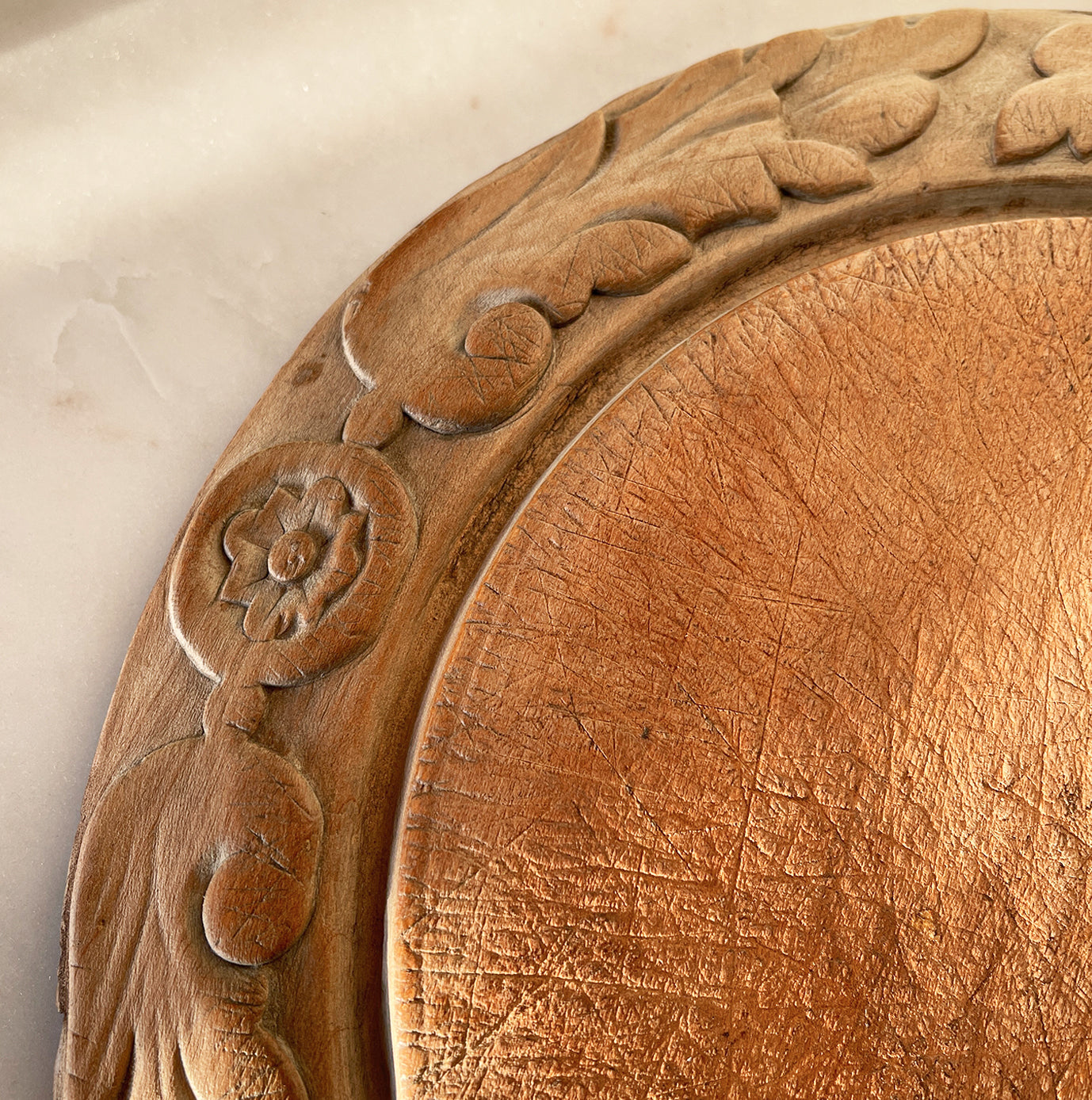 Nice early 20th c breadboard with pretty oak leaf carved detail to the edge. Nice wear to the main board and still nice and flat with no warping SHOP NOW - www.intovintage.co.uk