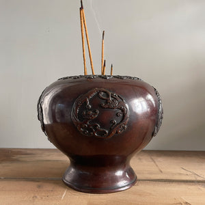 A late Victorian bronze decorated Incense vase. Beautifully decorated with dragons and phoenix bird designs. It has a rich sheen to its surface. A beautiful decorative piece - SHOP NOW - www.intovintage.co.uk