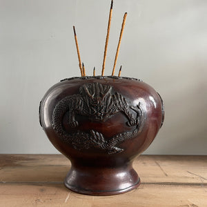 A late Victorian bronze decorated Incense vase. Beautifully decorated with dragons and phoenix bird designs. It has a rich sheen to its surface. A beautiful decorative piece - SHOP NOW - www.intovintage.co.uk