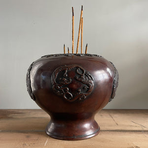 A late Victorian bronze decorated Incense vase. Beautifully decorated with dragons and phoenix bird designs. It has a rich sheen to its surface. A beautiful decorative piece - SHOP NOW - www.intovintage.co.uk