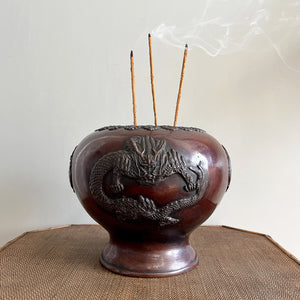 A late Victorian bronze decorated Incense vase. Beautifully decorated with dragons and phoenix bird designs. It has a rich sheen to its surface. A beautiful decorative piece - SHOP NOW - www.intovintage.co.uk