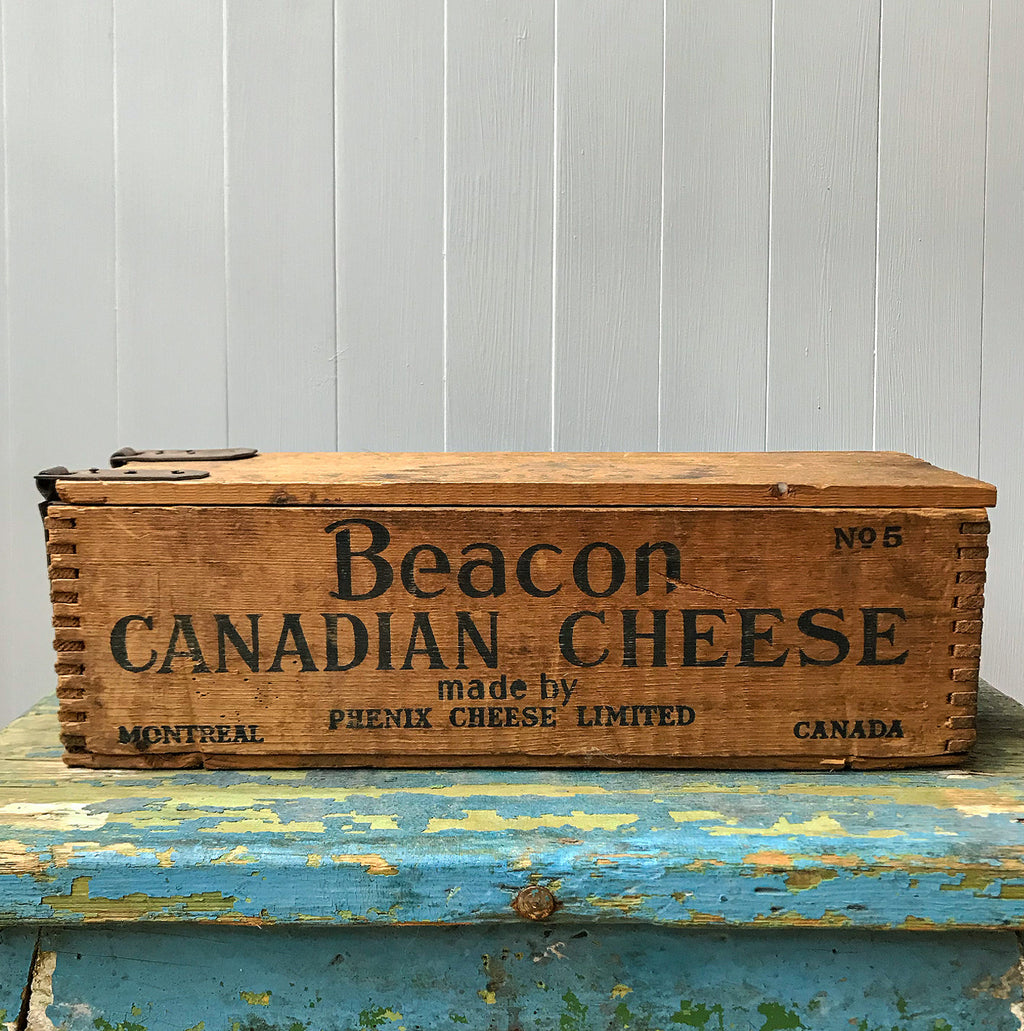 Very Canadian Cheese Box for Beacon Canadian Cheese No.5, made by the Phenix Cheese Company of Montreal, Canada still with its hinged lid - SHOP NOW - www.intovintage.co.uk
