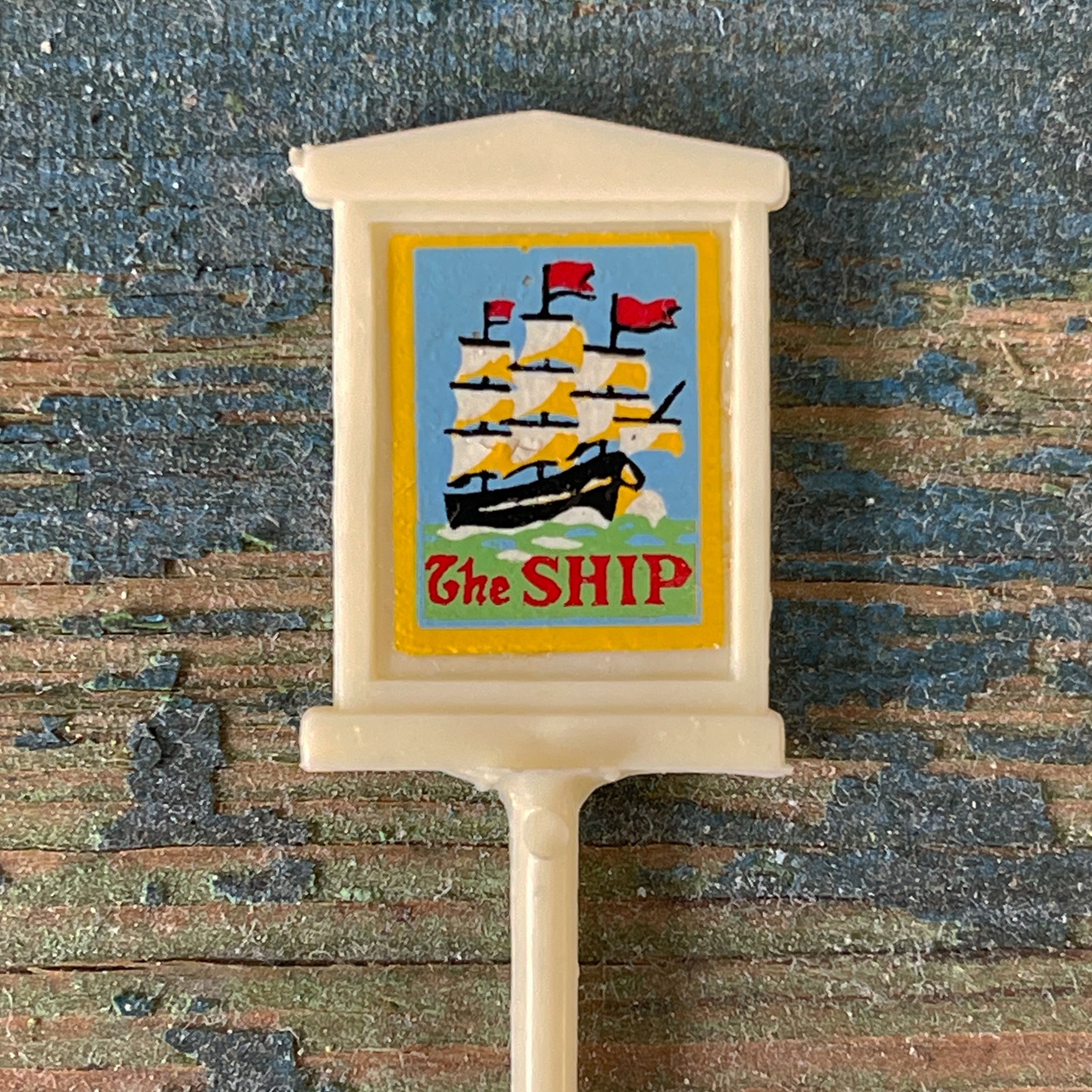 A set of 8 Vintage British Pub Sign Cocktail Sticks. Each shows a traditional Pub sign in bright vibrant colours. Will make your G&T look uber cool! - SHOP NOW - www.intovintage.co.uk
