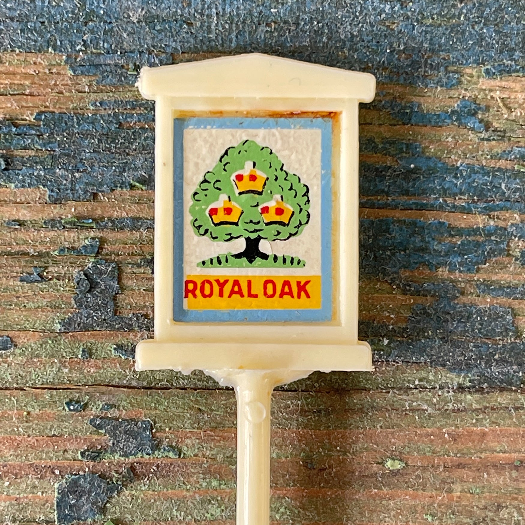 A set of 8 Vintage British Pub Sign Cocktail Sticks. Each shows a traditional Pub sign in bright vibrant colours. Will make your G&T look uber cool! - SHOP NOW - www.intovintage.co.uk