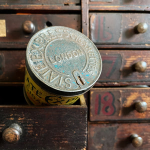 A scarce Ardath 'State Express No. 555' Round Cigarette Tin with fantastic period typography to the label and a pressed tin lid. - SHOP NOW - www.intovintage.co.uk
