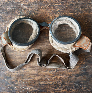 Cool pair of Vintage Racer/Pilot Goggles in a Vintage BOC Bocal Goggles & Lenses Tin. - SHOP NOW - www.intovintage.co.uk