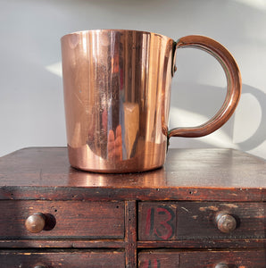 An original mid 20th Century, 1 Quart British Royal Navy Rum or Grog Cup in great condition. With the Queen Elizabeth 'ER' mark over the numeral '6' to the rim. The word 'Quart' is in a script typeface and is positioned central to the cup's height - SHOP NOW - www.intovintage.co.uk