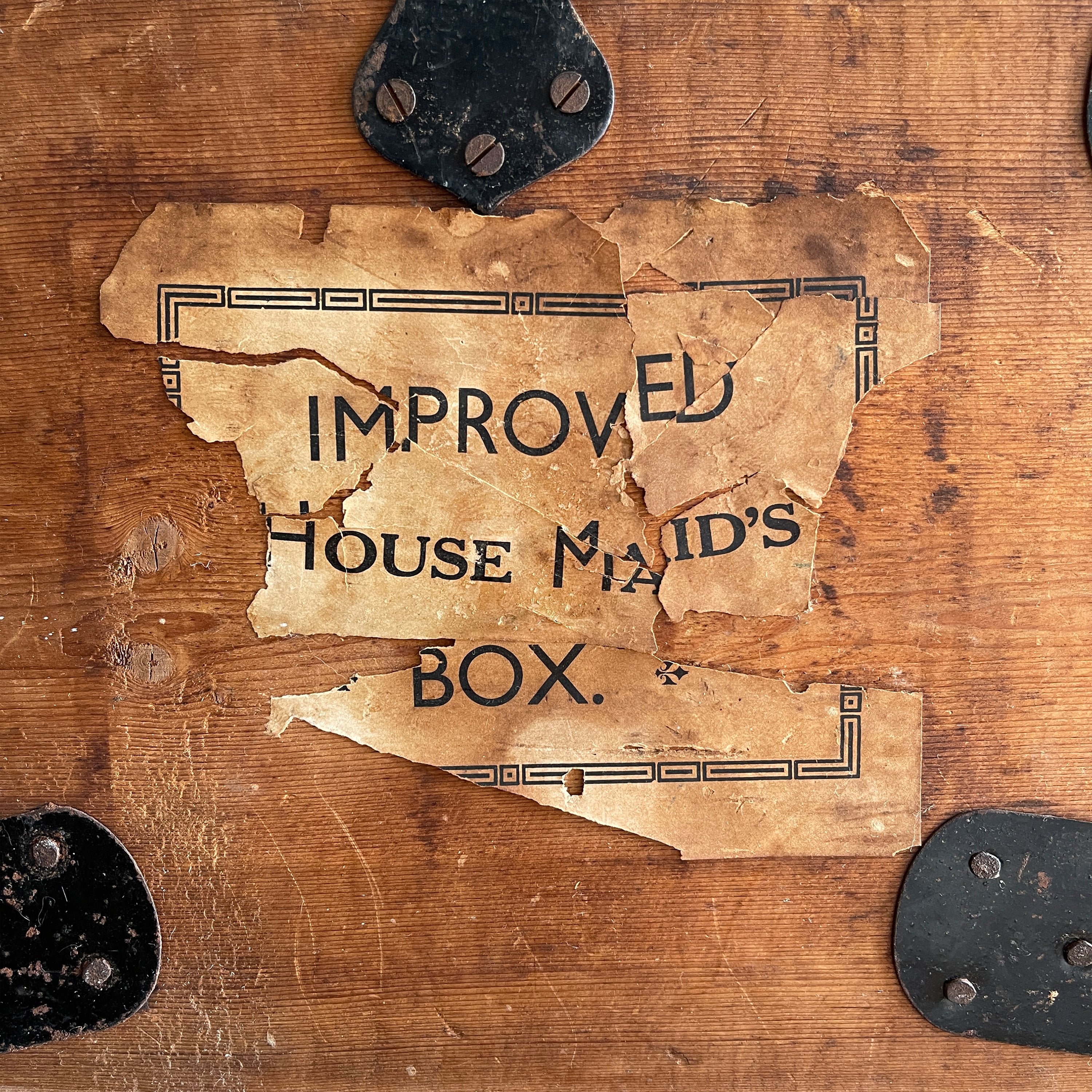 A Period House Maid's Pine Trug with sturdy metal handle and strapping. It has a removable top tray containing 4 compartments and still has the original 'IMPROVED HOUSE MAID'S BOX' label to the front. Good strong sturdy construction - SHOP NOW - www.intovintage.co.uk