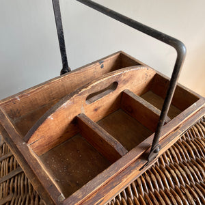 A Period House Maid's Pine Trug with sturdy metal handle and strapping. It has a removable top tray containing 4 compartments and still has the original 'IMPROVED HOUSE MAID'S BOX' label to the front. Good strong sturdy construction - SHOP NOW - www.intovintage.co.uk
