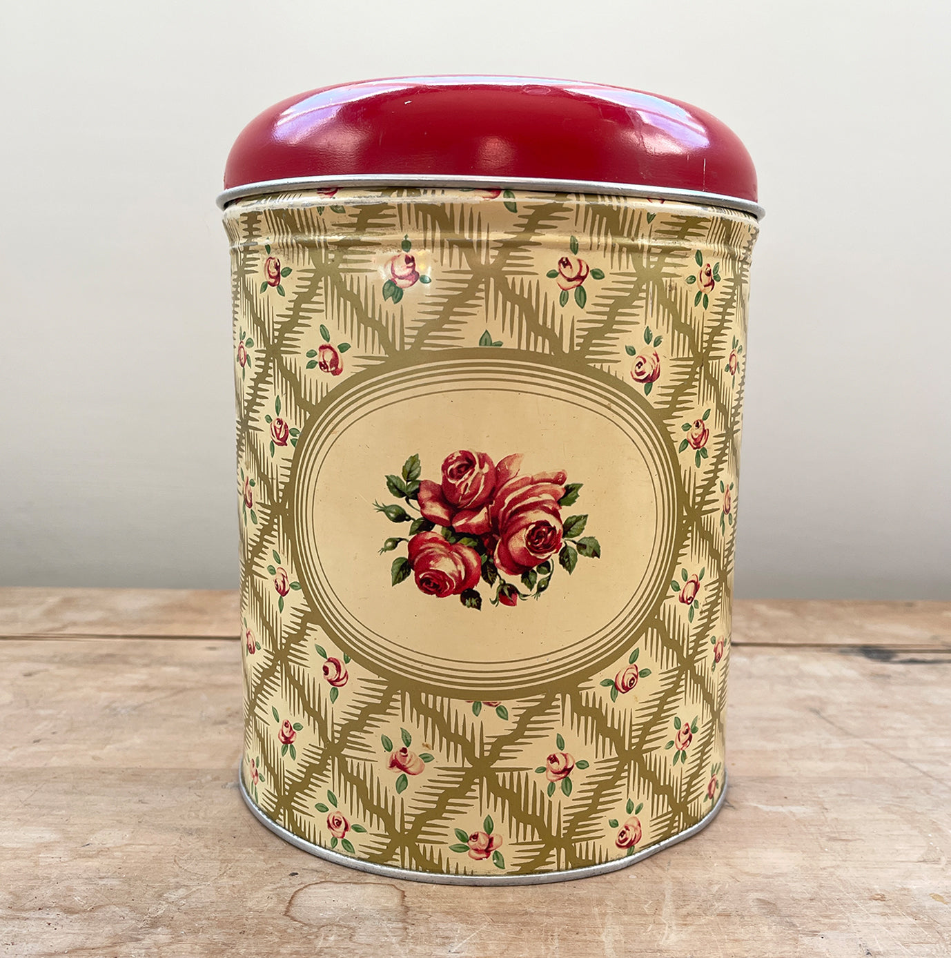 A set of 5 kitsch vintage Worcester Ware kitchen tins. Named the 'Cranbourne' range, the set consists of a Coffee, Tea, Sugar, Cereal, and lager Flour tin - SHOP NOW - www.intovintage.co.uk
