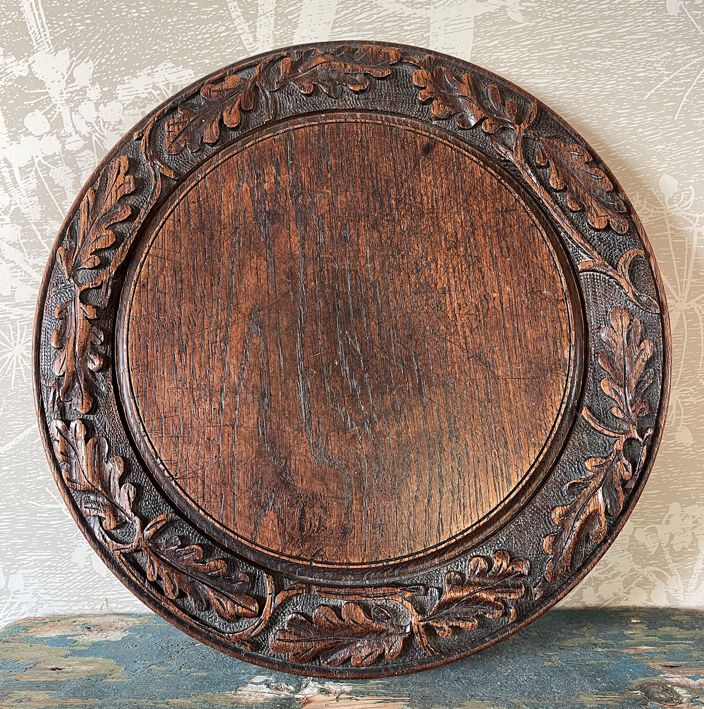 A beautifully deep carved Antique Oak Breadboard with pretty oak leaf detail to the edge. Signed to the back. In excellent condition and still nice and flat with no warping - SHOP NOW - www.intovintage.co.uk