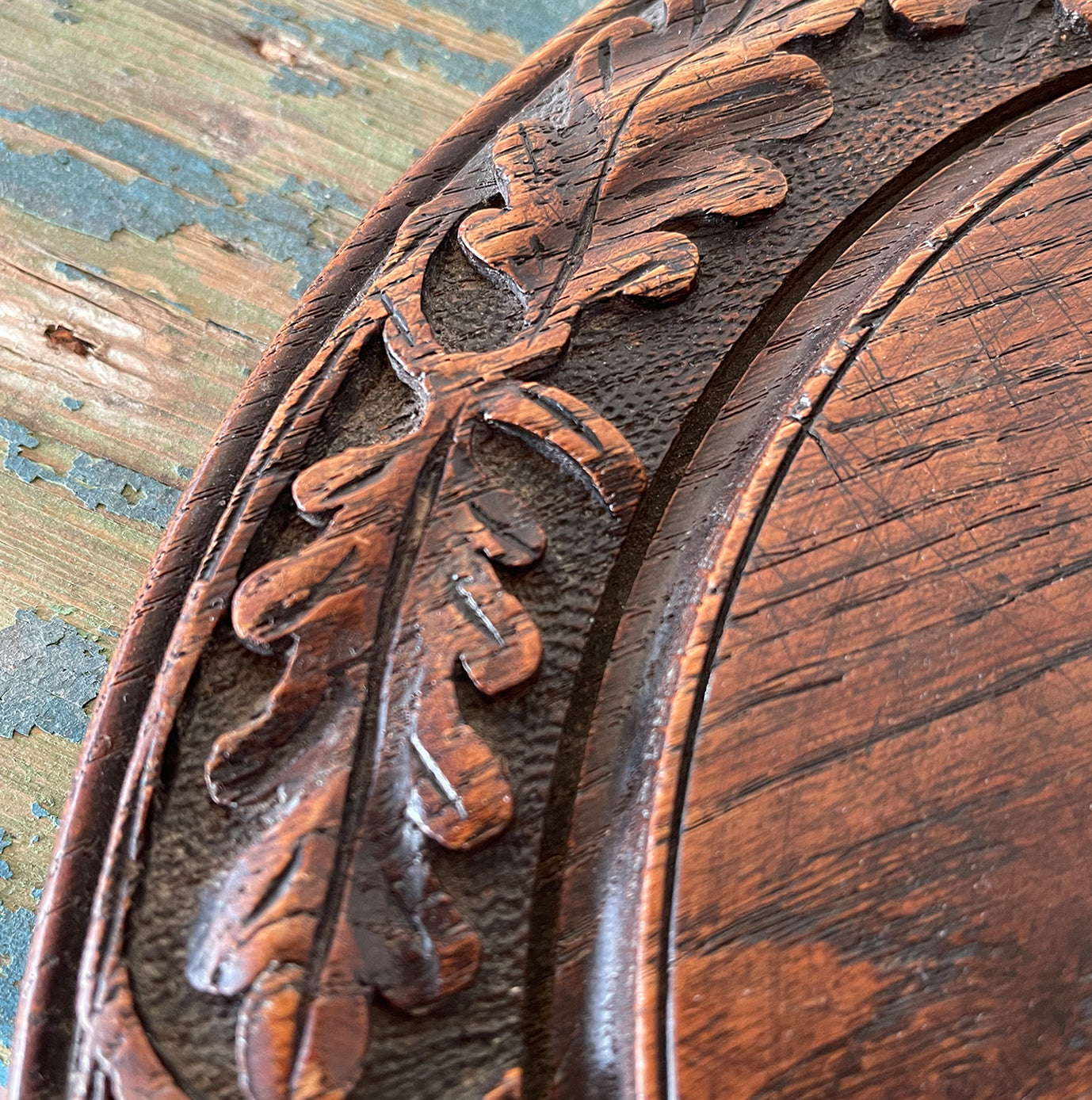 A beautifully deep carved Antique Oak Breadboard with pretty oak leaf detail to the edge. Signed to the back. In excellent condition and still nice and flat with no warping - SHOP NOW - www.intovintage.co.uk